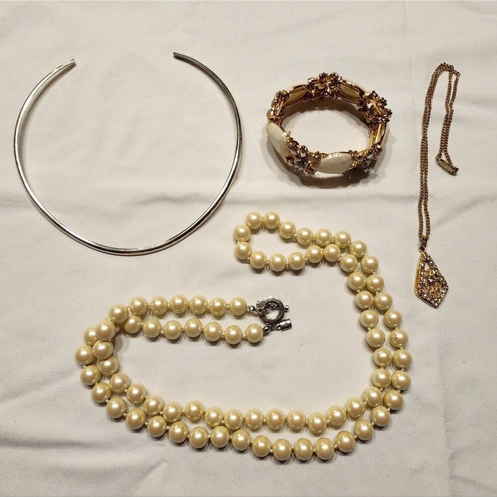 NECKLACE and bracelet lot # 4